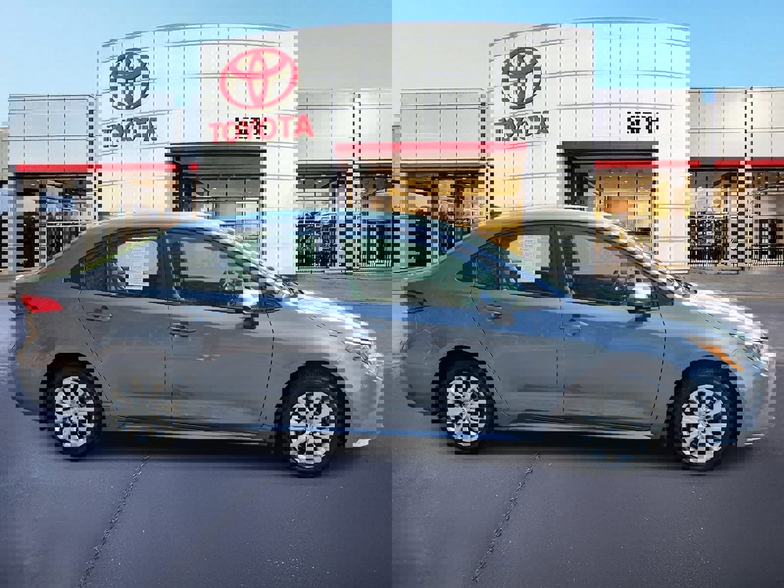 Used 2026 Toyota Corolla LE image 4