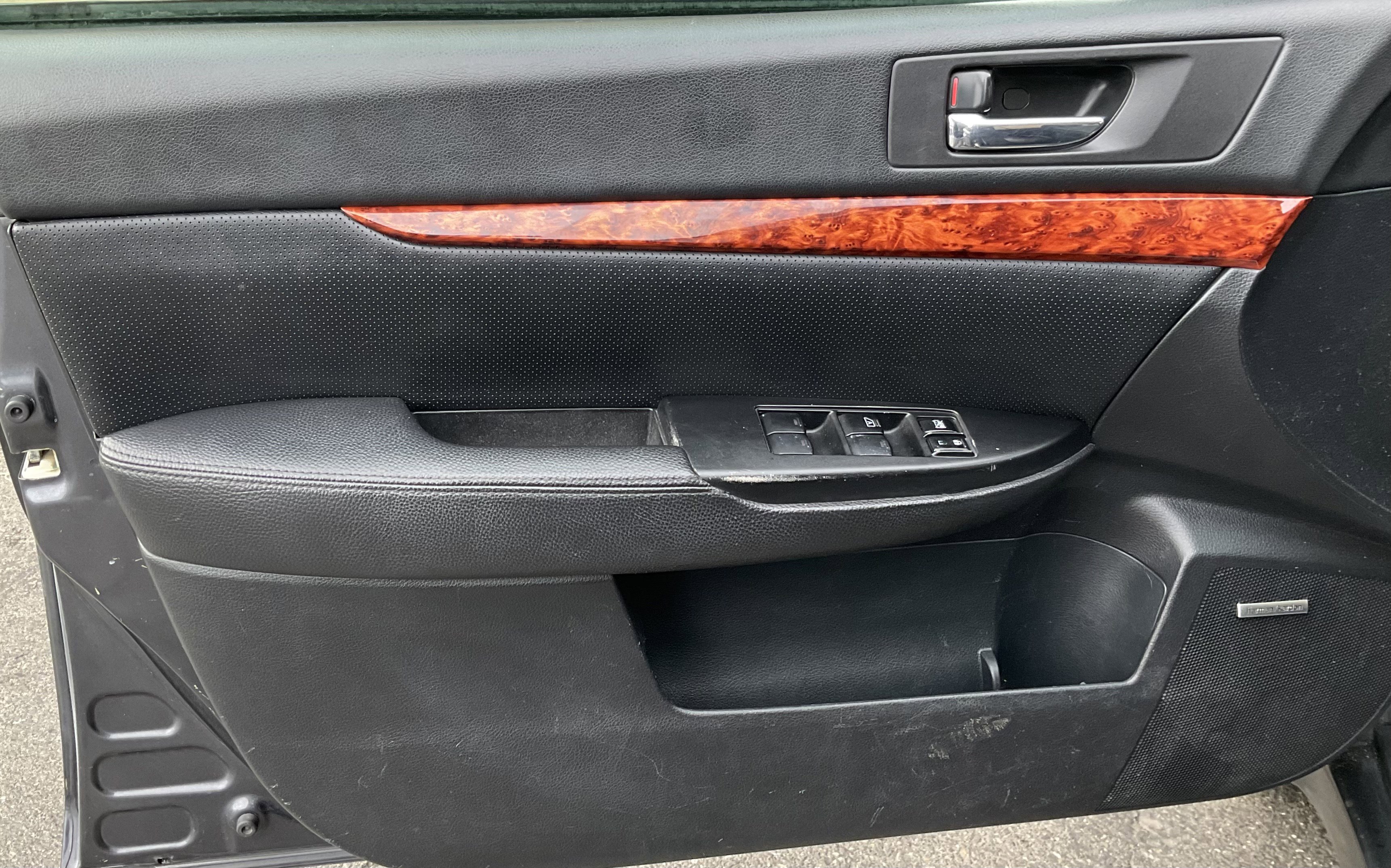 Used 2010 Subaru Outback 2.5i Limited image 25