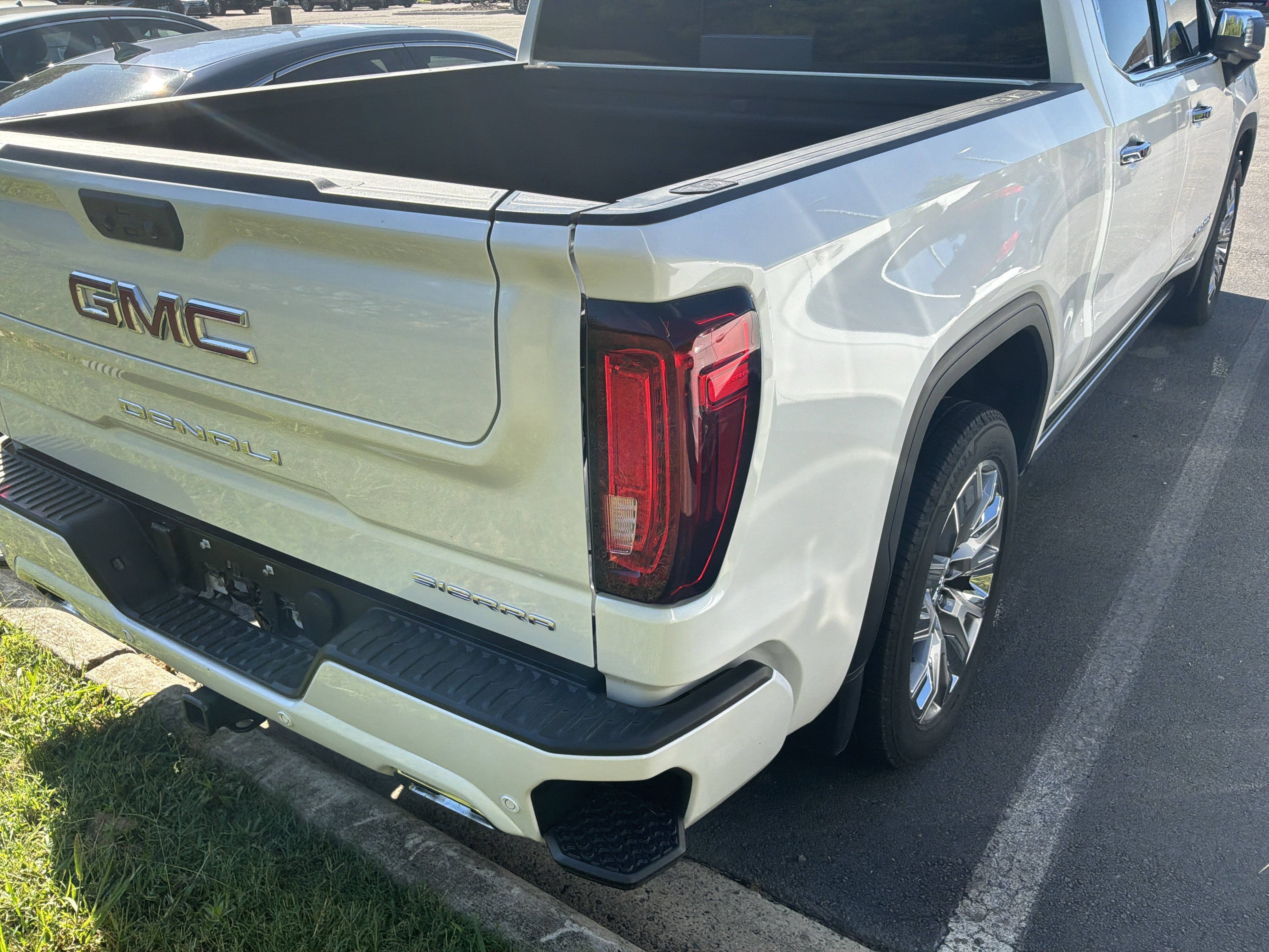 Used 2025 GMC Sierra 1500 Denali AWD/4WD image 8