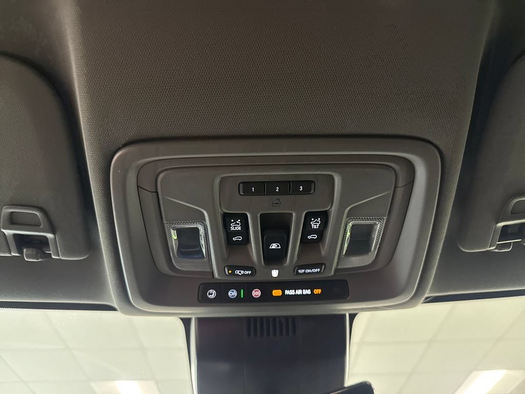 Used 2025 GMC Sierra 1500 Denali w/ Denali Reserve Package AWD/4WD image 16