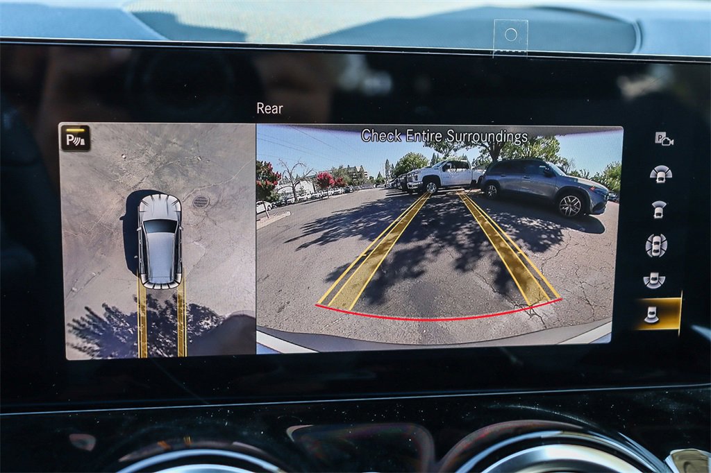 Used 2023 Mercedes-Benz EQB 300 4MATIC image 23