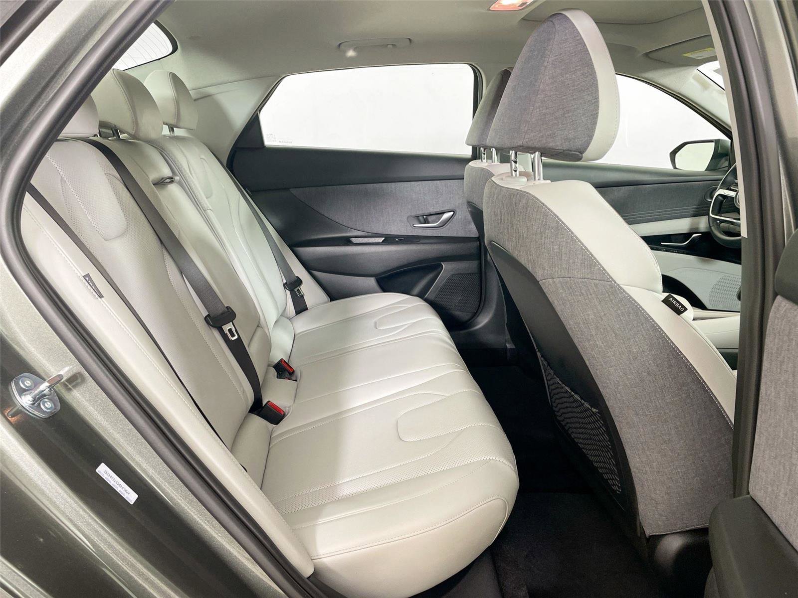 Used 2026 Hyundai Elantra Limited FWD image 27