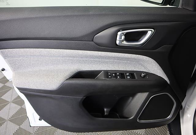 Used 2025 Jeep Compass Sport image 24
