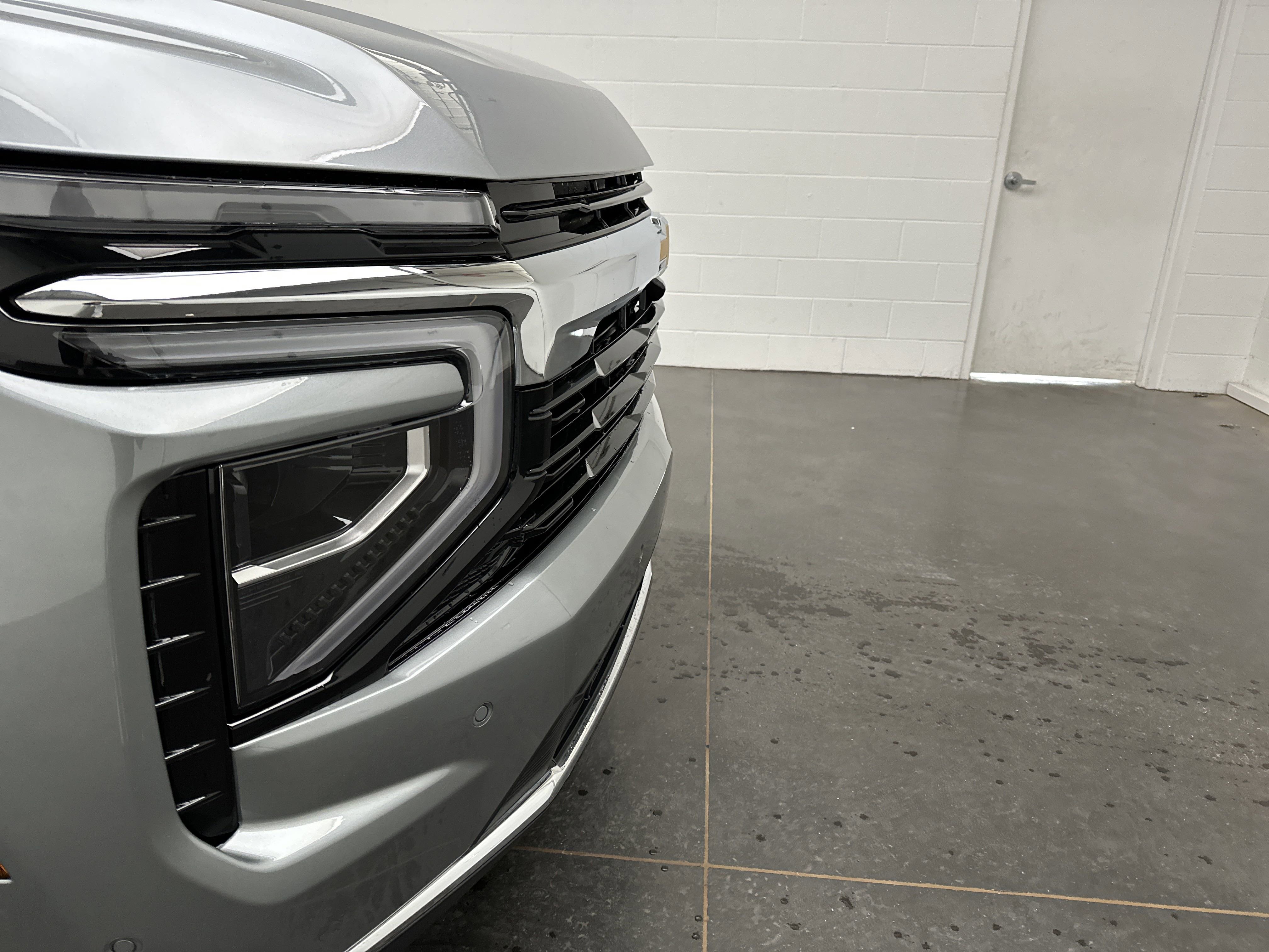 Used 2025 Chevrolet Tahoe LS image 2