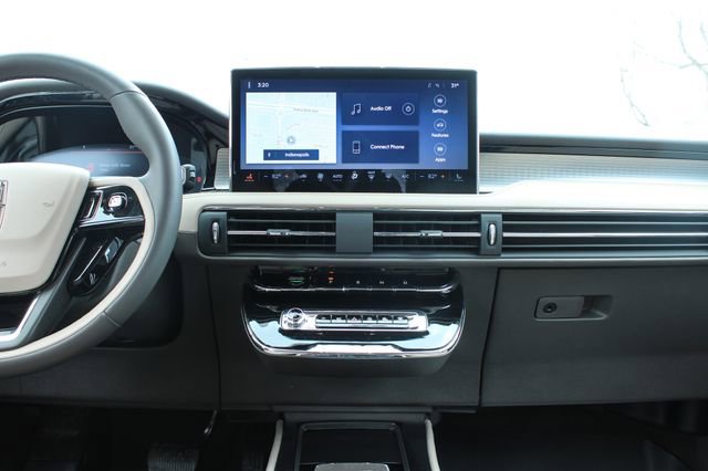 Used 2024 Lincoln Corsair Premiere image 17