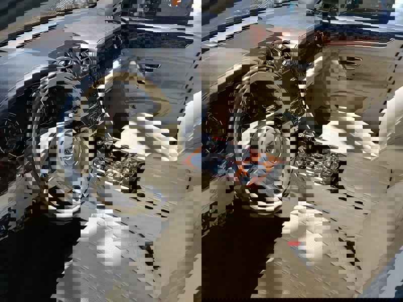 Used 2017 Bentley Bentayga image 15