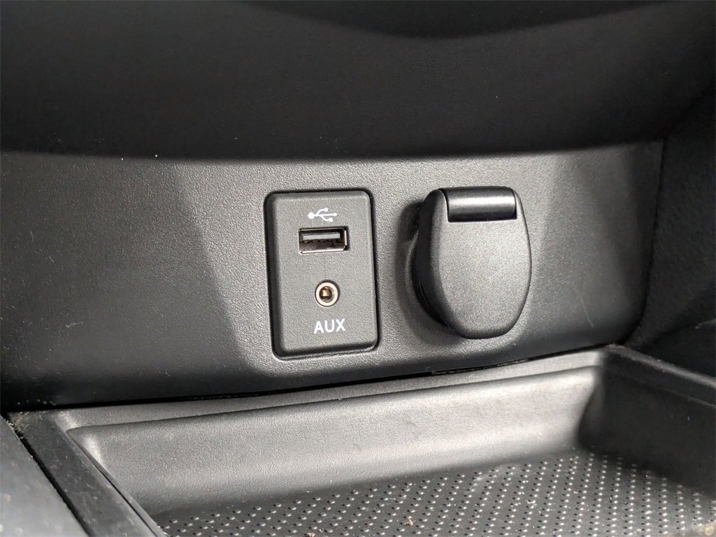 Used 2015 Nissan Rogue S image 27