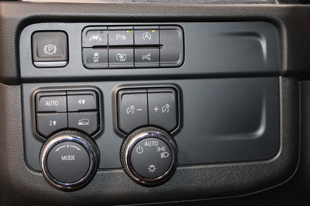 Used 2025 Chevrolet Tahoe LT AWD/4WD image 23