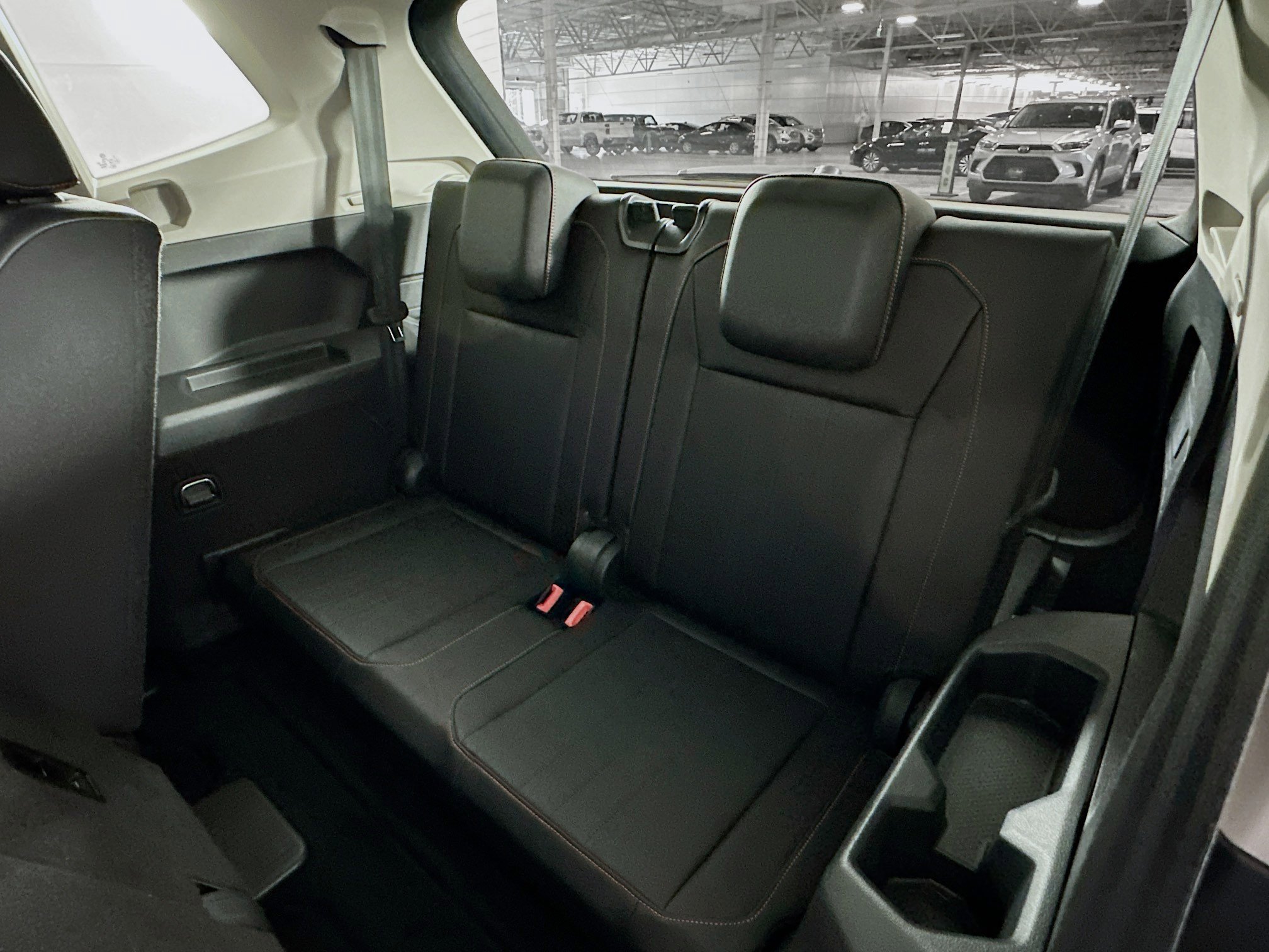 Used 2024 Volkswagen Tiguan Wolfsburg Edition image 28