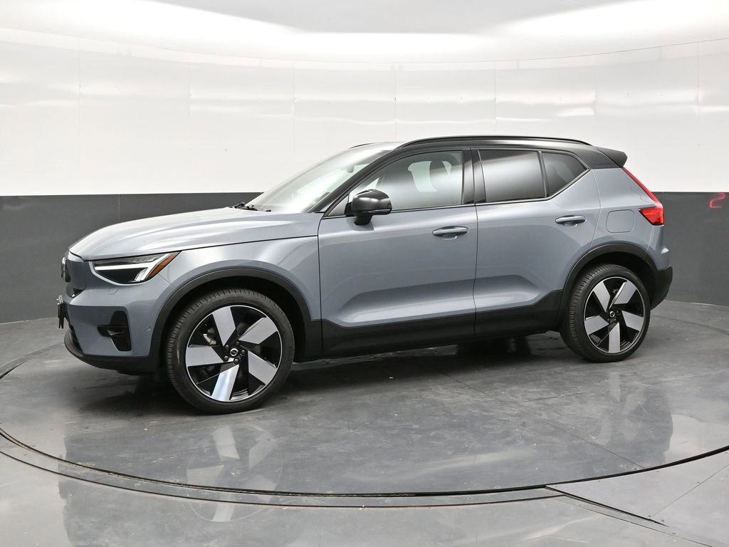 Used 2023 Volvo XC40 Recharge Plus image 3