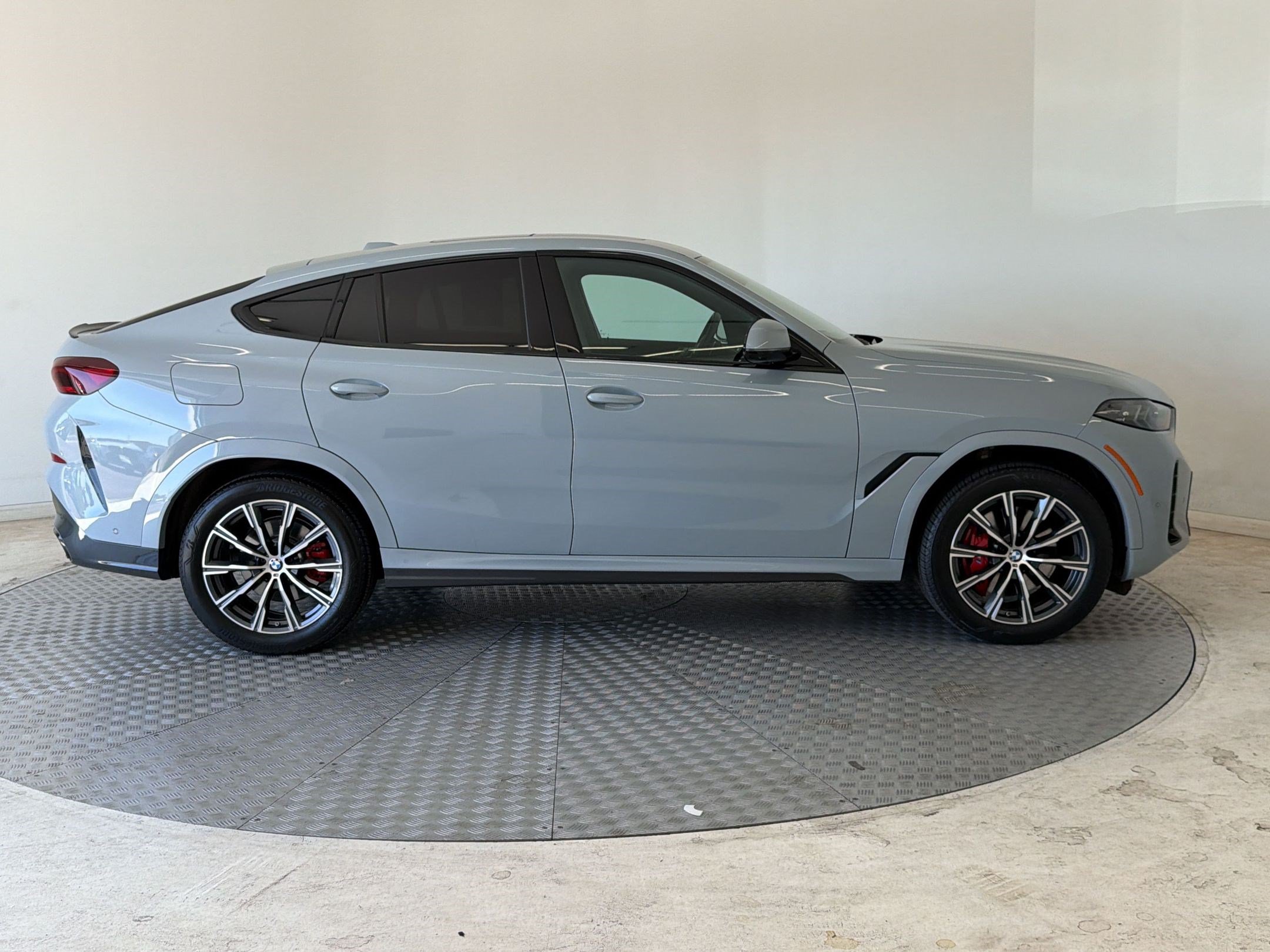 Used 2025 BMW X6 xDrive40i w/ Premium Package AWD/4WD image 8