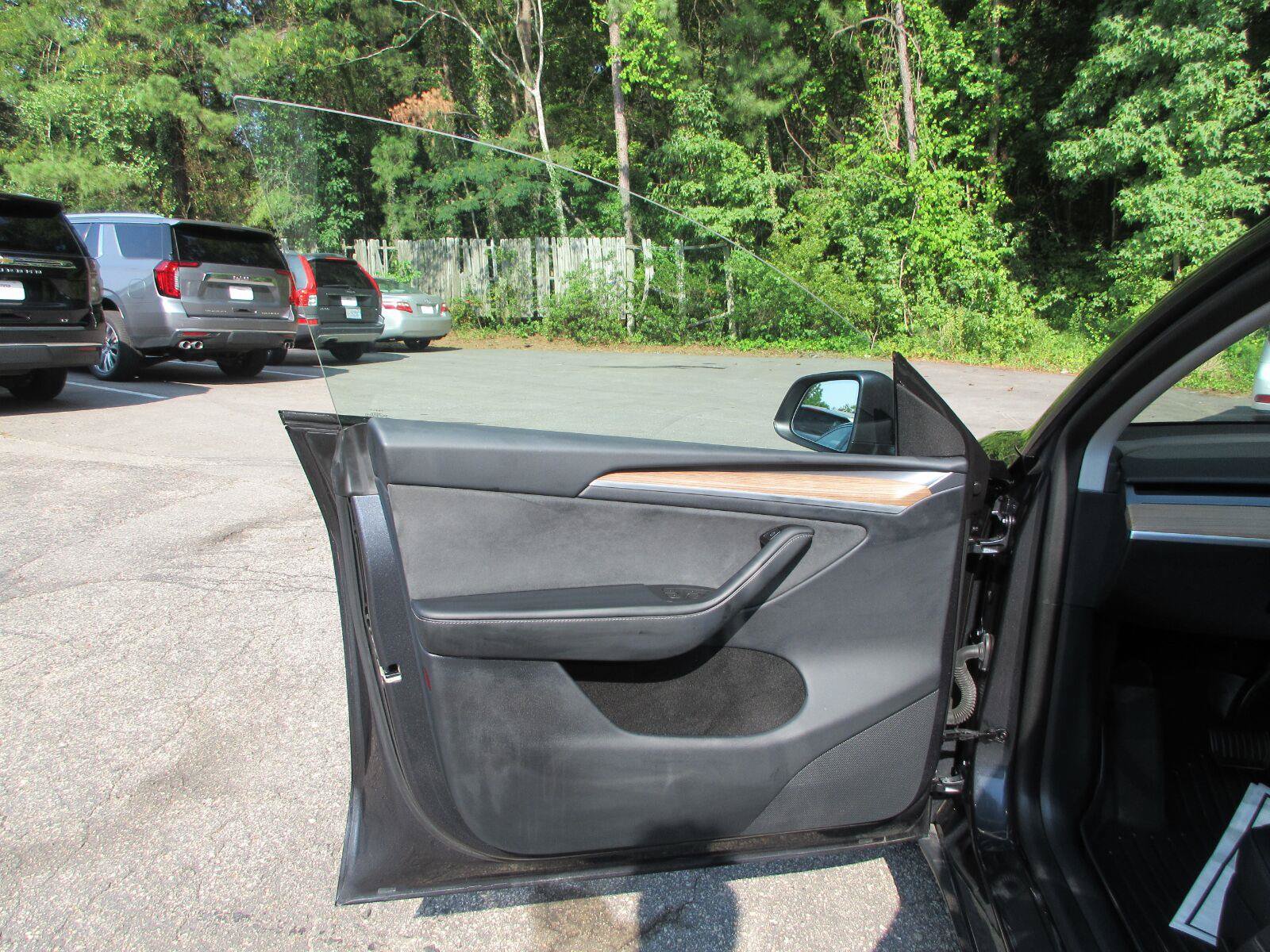 Used 2025 Tesla Model Y Long Range AWD/4WD image 9