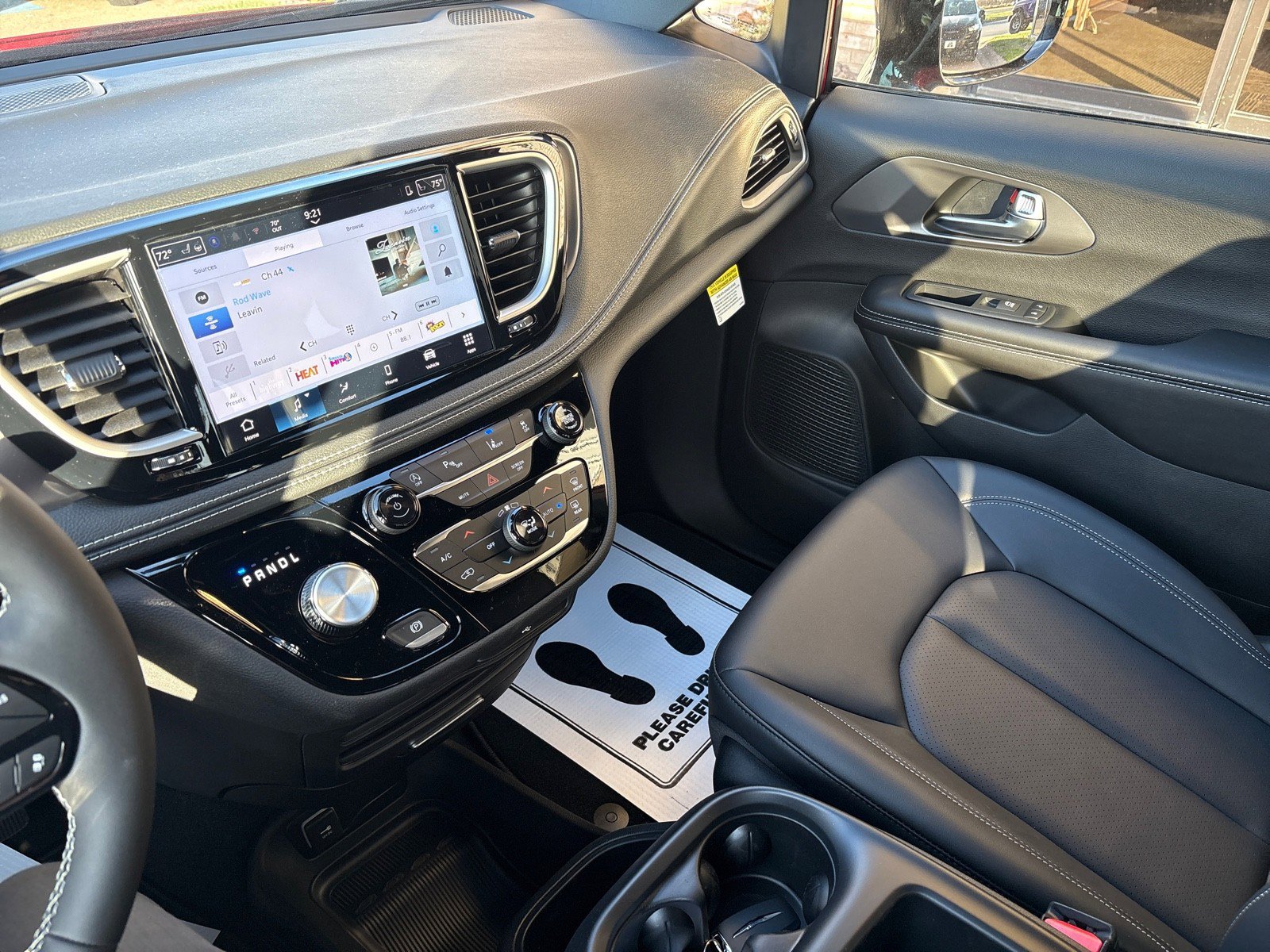 New 2026 Chrysler Pacifica Select image 16