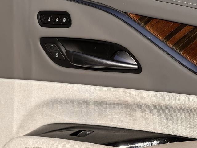 Certified 2022 Cadillac Escalade ESV Premium Luxury Platinum w/ Heavy-Duty Trailer Package image 29