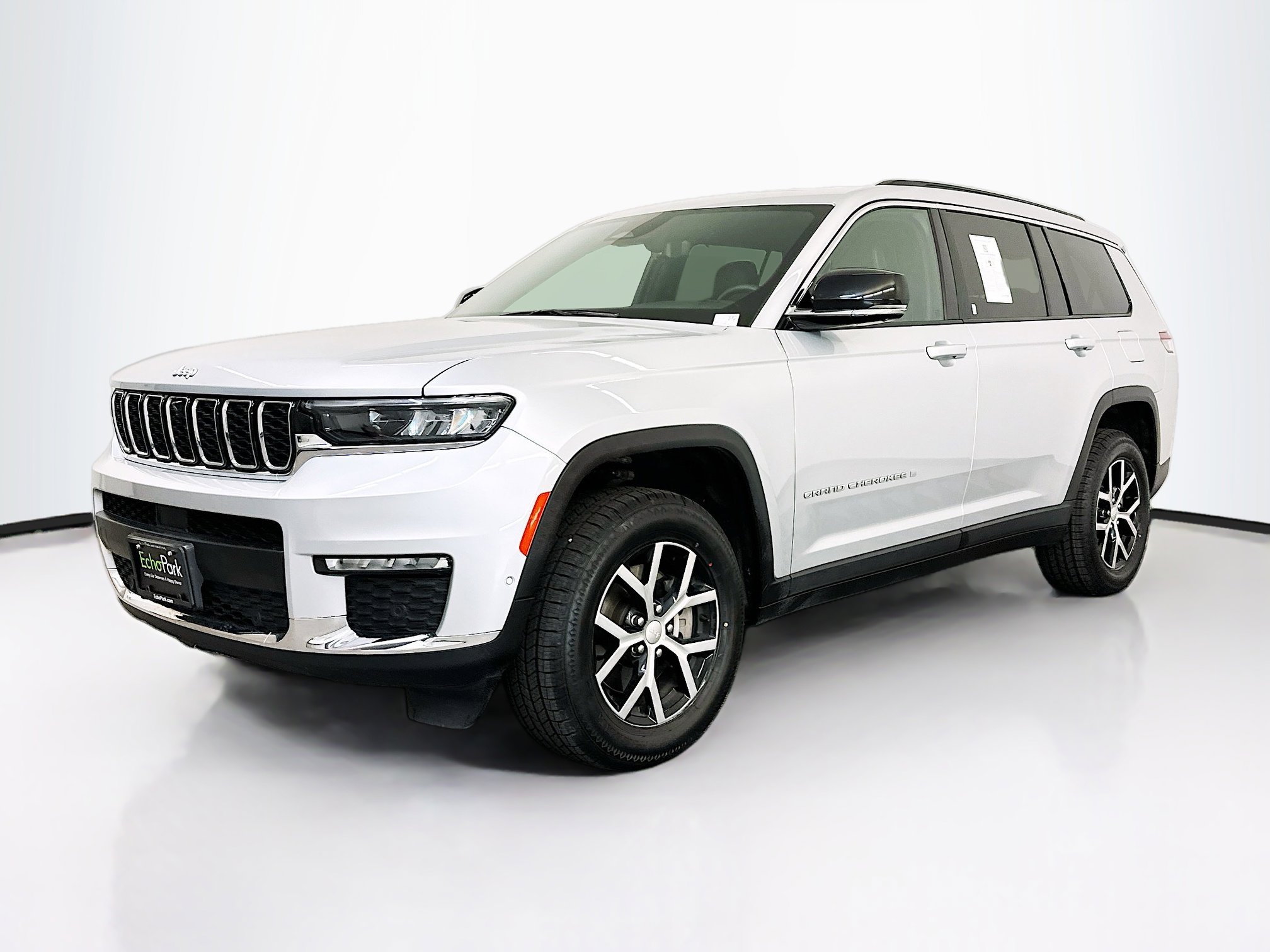 Used 2024 Jeep Grand Cherokee L Limited w/ Luxury Tech Group II image 3