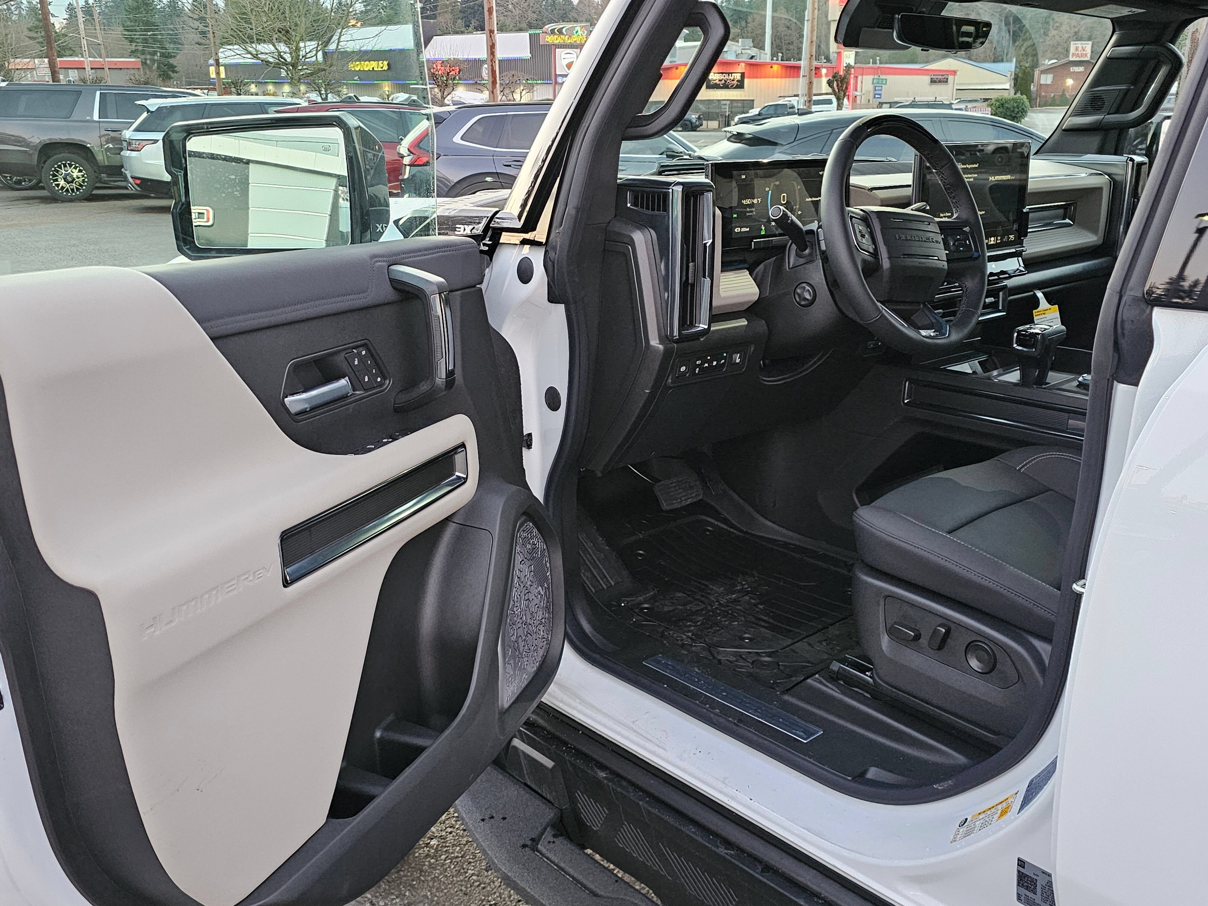 New 2026 GMC Hummer EV SUV w/ LPO, Dark Essentials Package AWD/4WD image 18