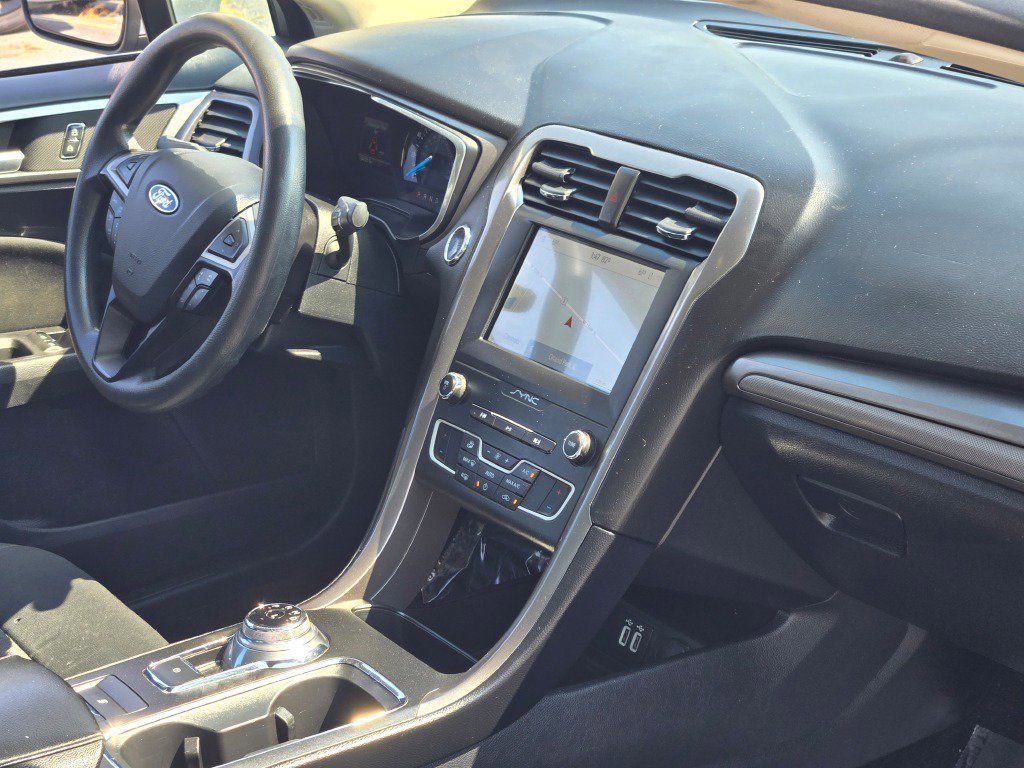 Used 2020 Ford Fusion SE image 6