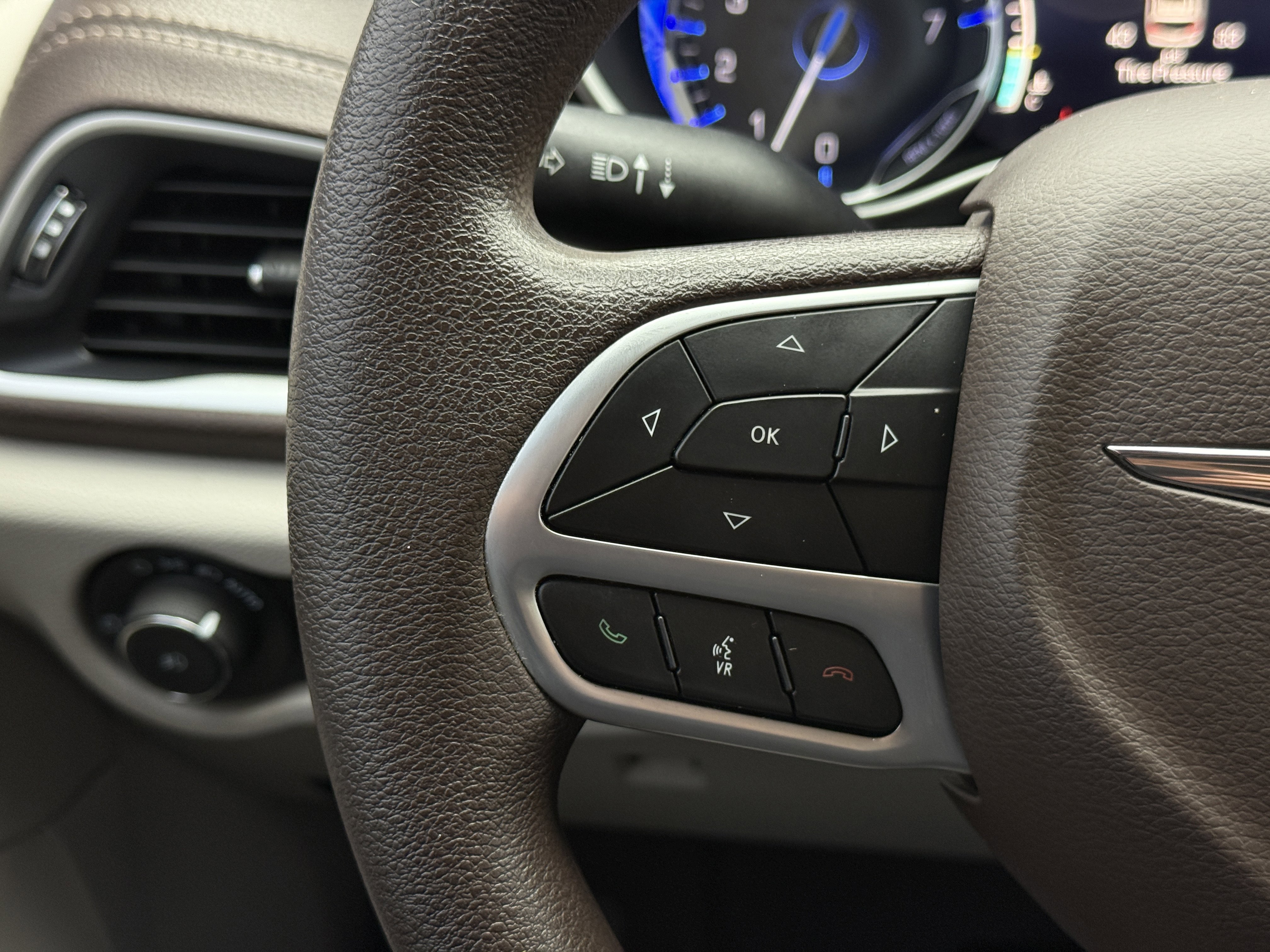 Used 2021 Chrysler Pacifica Touring image 17