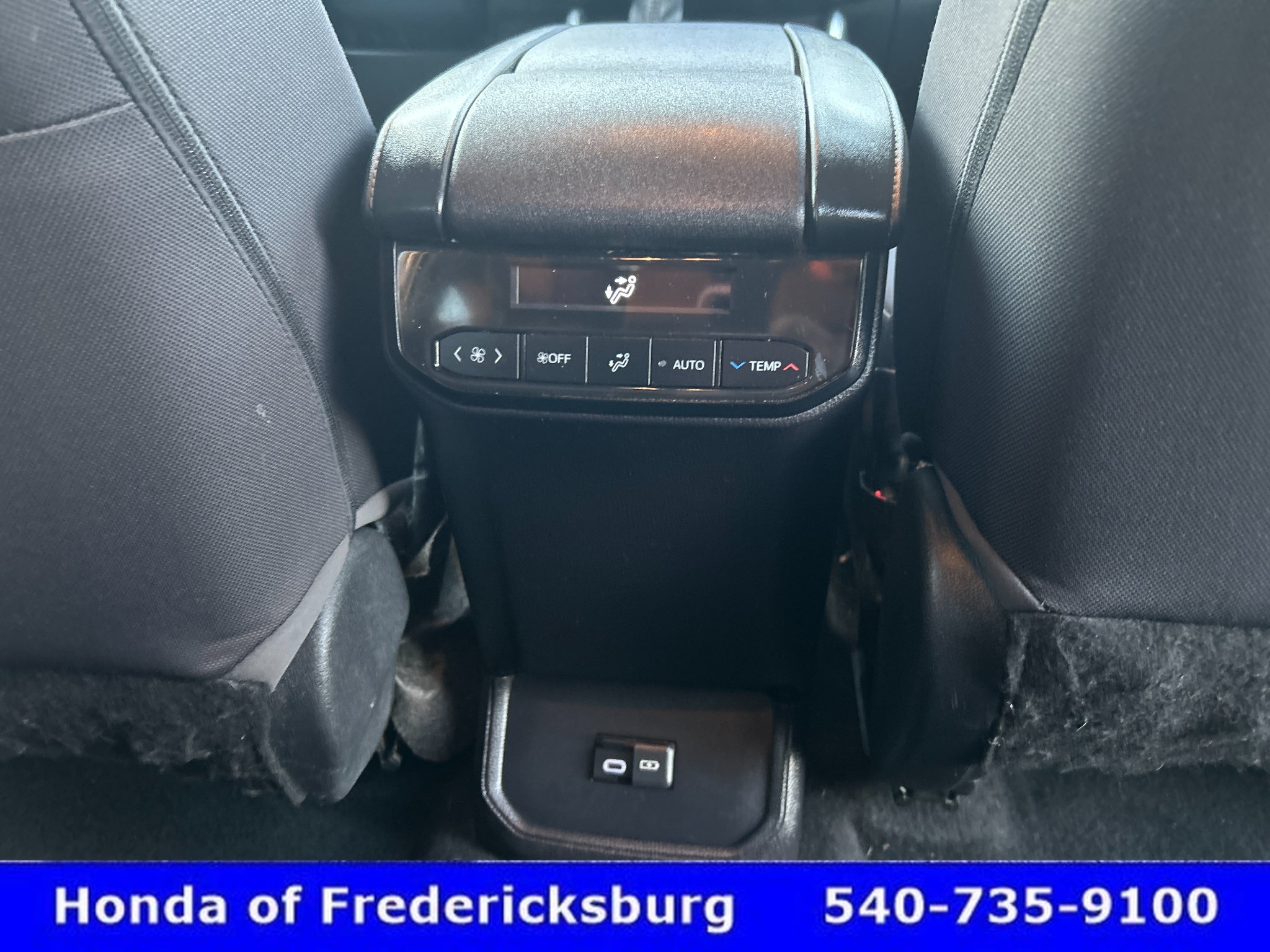 Used 2023 Toyota Highlander LE FWD image 32