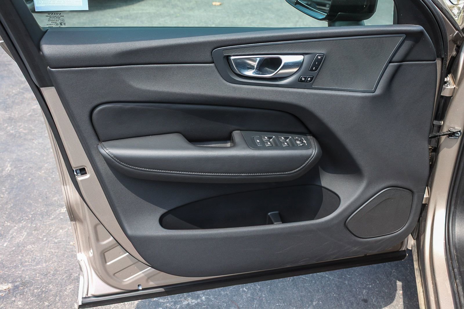 Used 2025 Volvo XC60 B5 Core AWD/4WD image 21