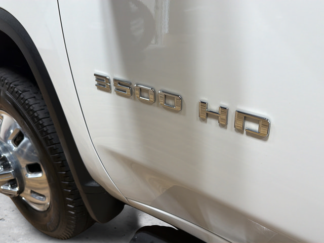 Certified 2025 Chevrolet Silverado 3500 LTZ w/ LTZ Convenience Package AWD/4WD image 19