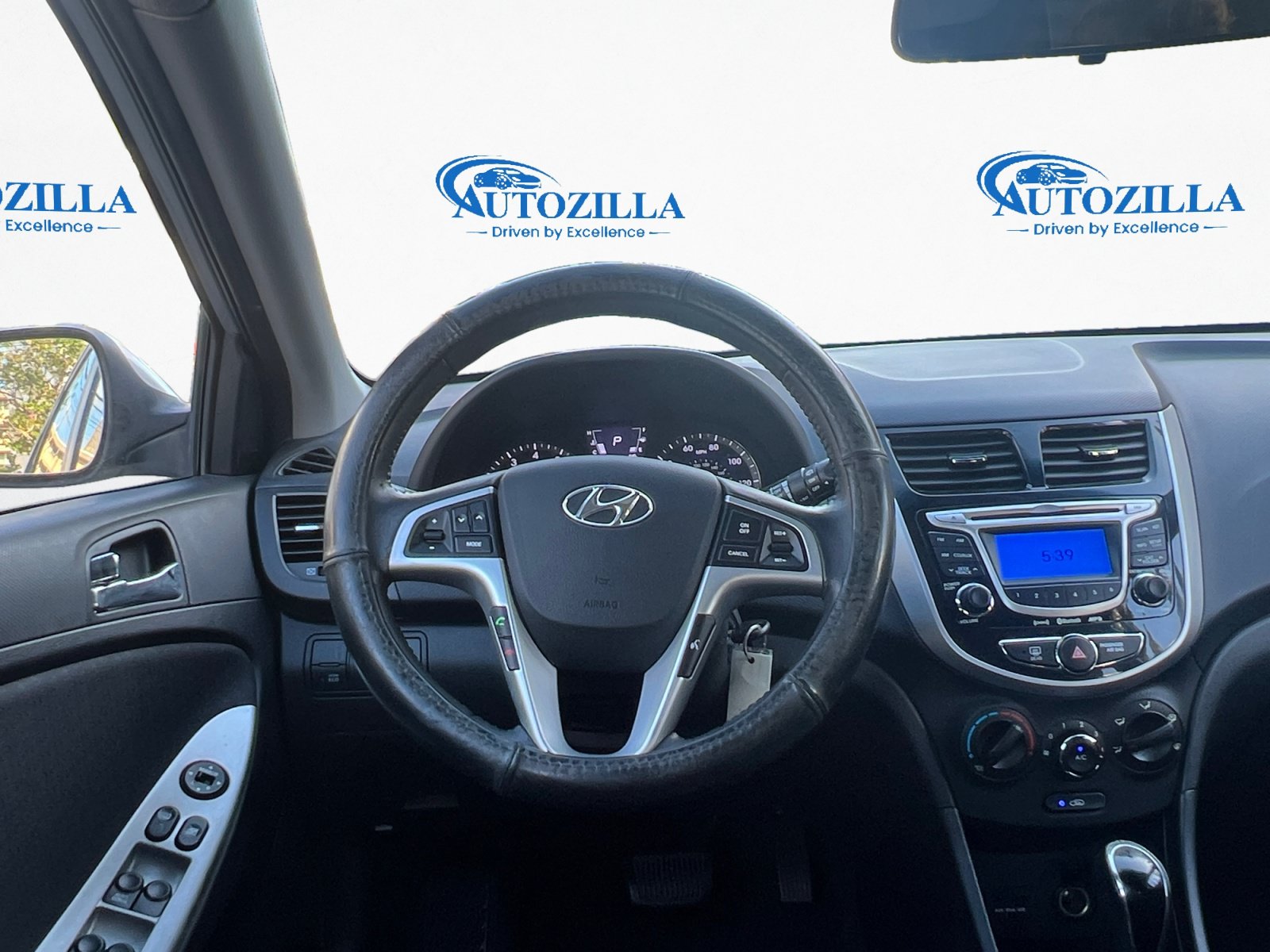 Used 2012 Hyundai Accent SE FWD image 9