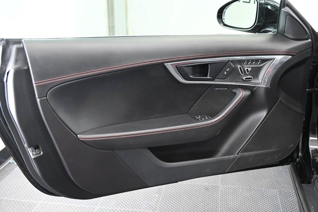 Used 2019 Jaguar F-TYPE R AWD/4WD image 17