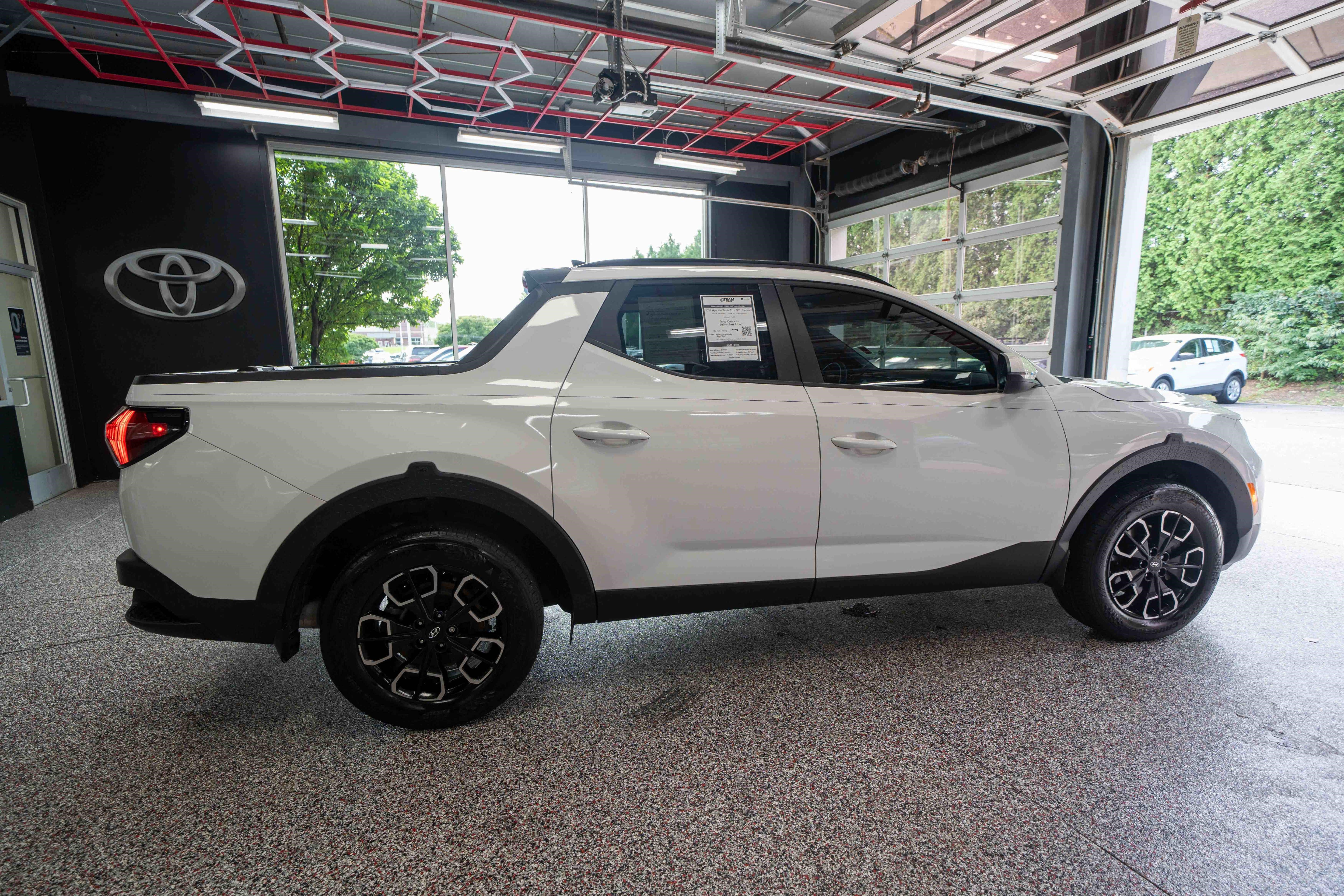 Used 2023 Hyundai Santa Cruz SEL Premium AWD/4WD image 4