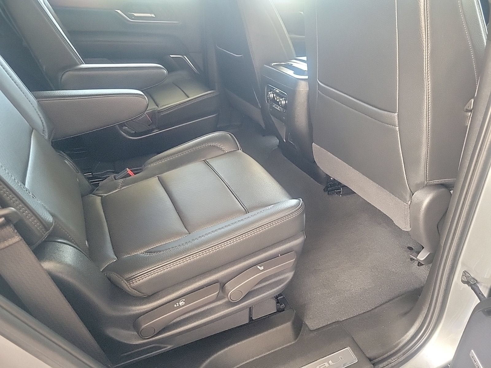 Used 2025 GMC Yukon Denali AWD/4WD image 15