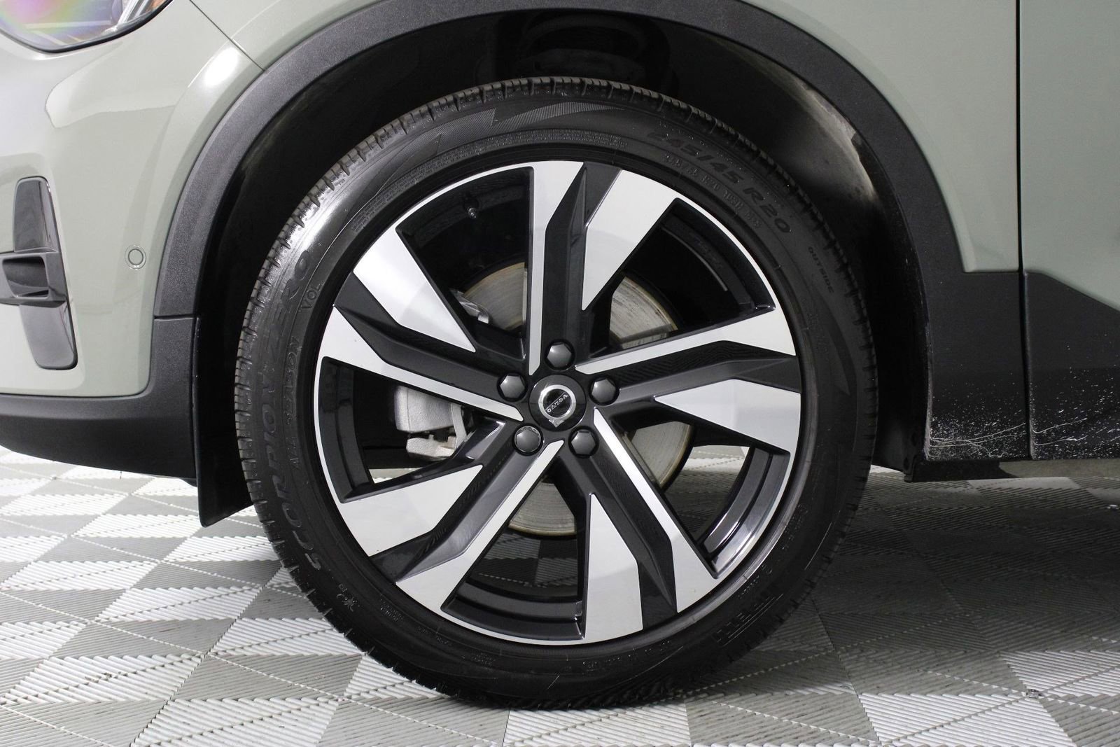 Certified 2023 Volvo XC40 B5 Ultimate w/ Protection Package Premier AWD/4WD image 28