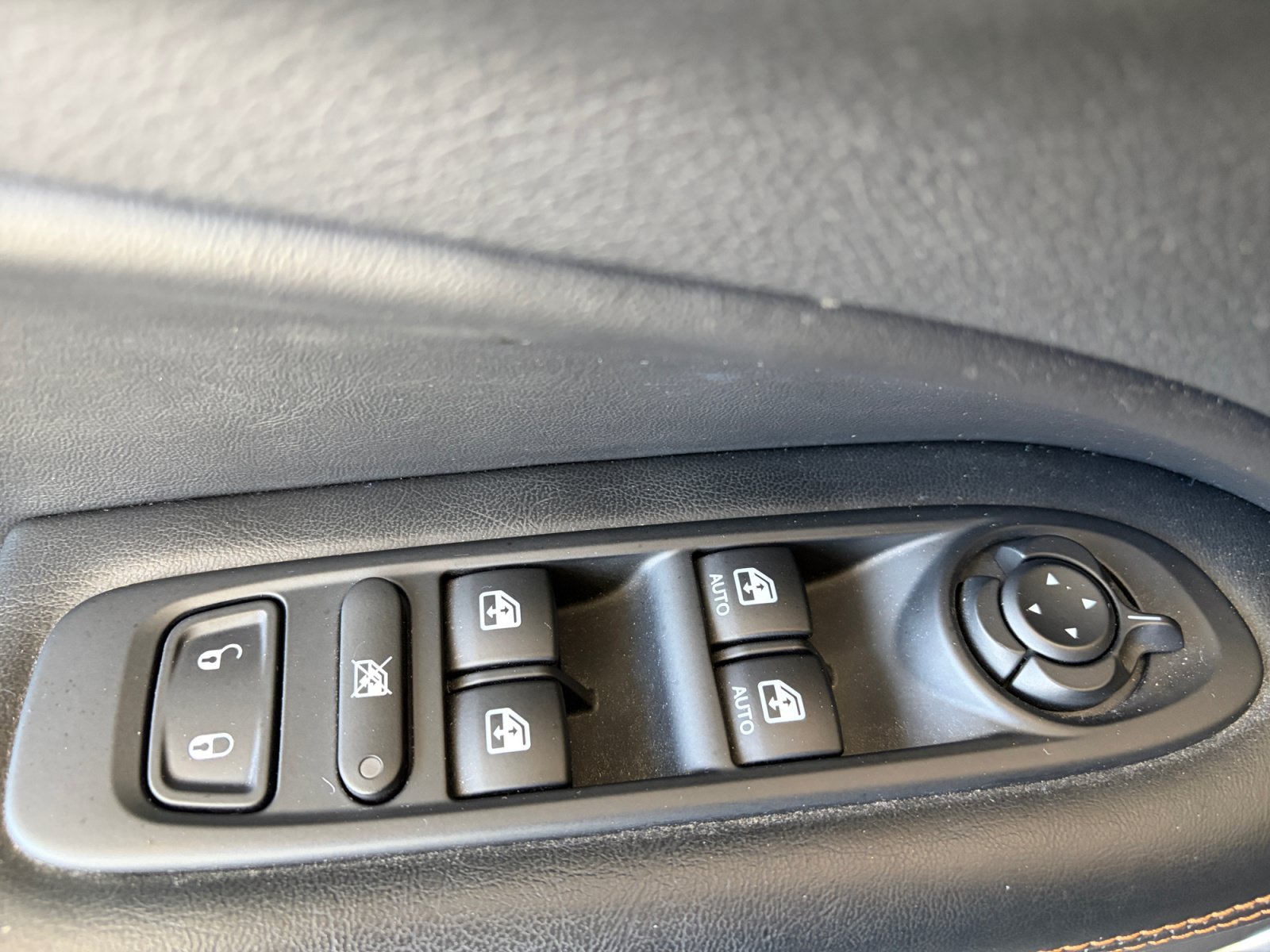 Used 2017 Jeep Compass Limited w/ Safe & Security Group AWD/4WD image 11