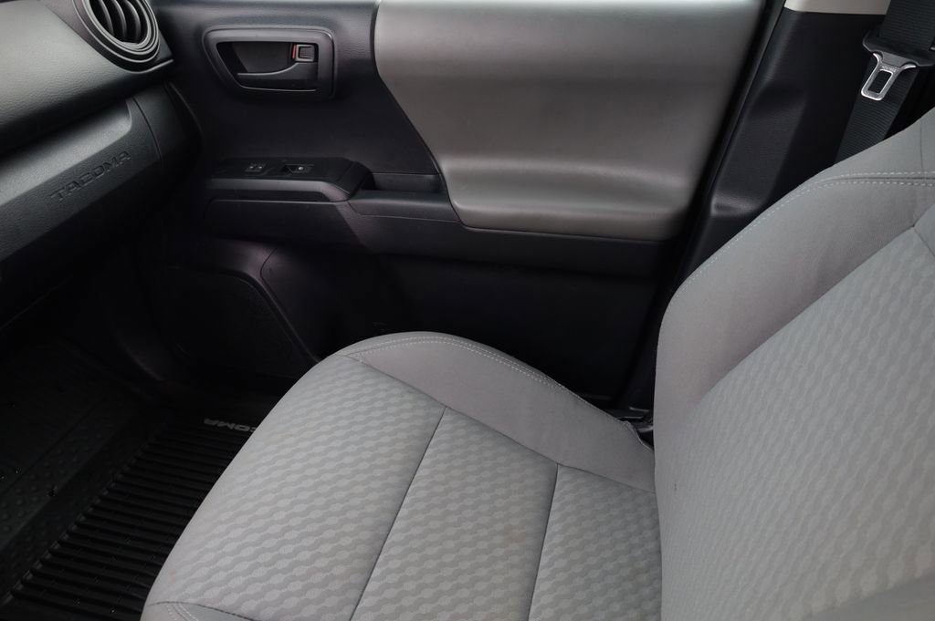Used 2020 Toyota Tacoma SR w/ SR Convenience Package image 10