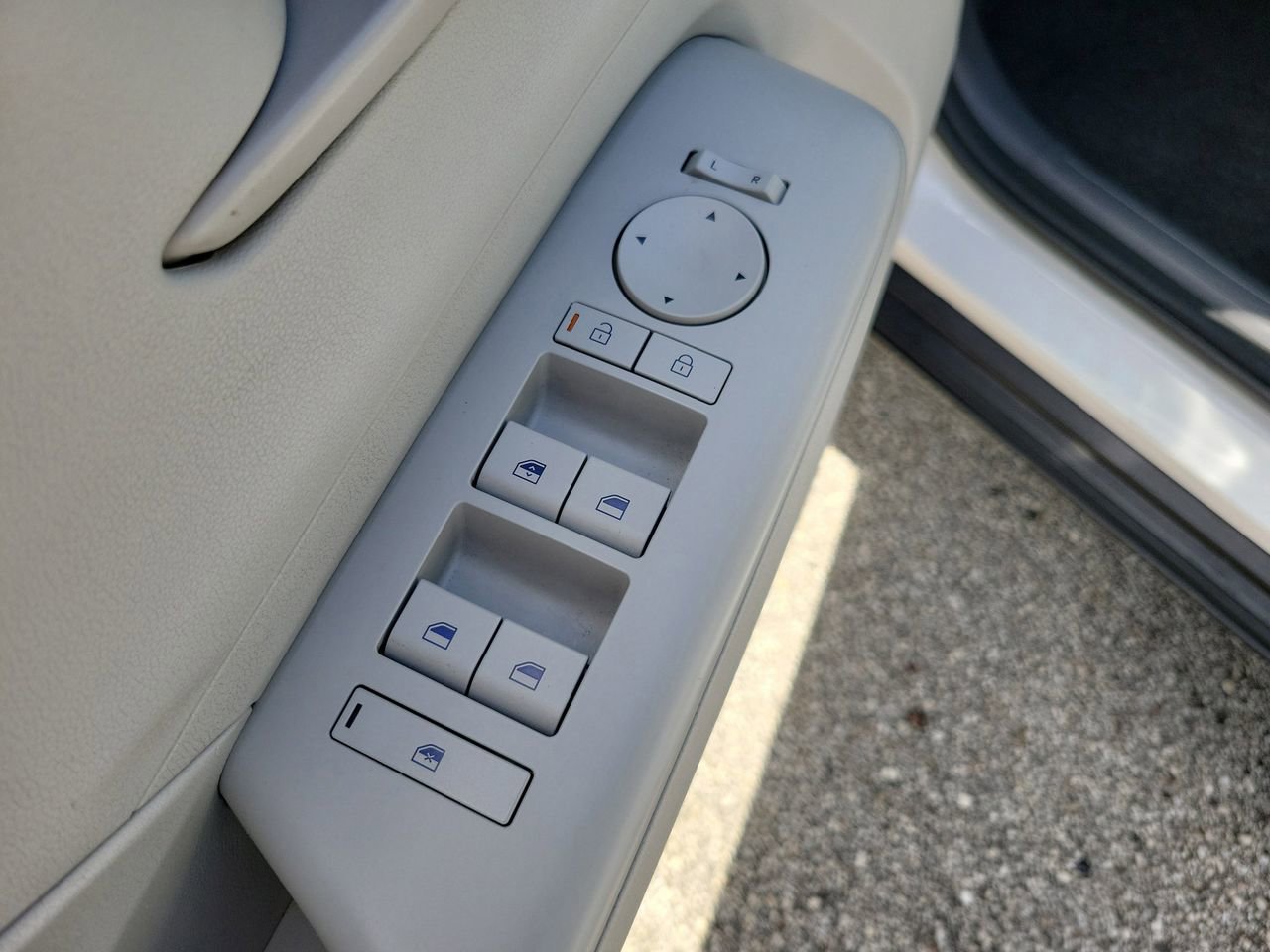Used 2025 Hyundai Kona SEL FWD image 13