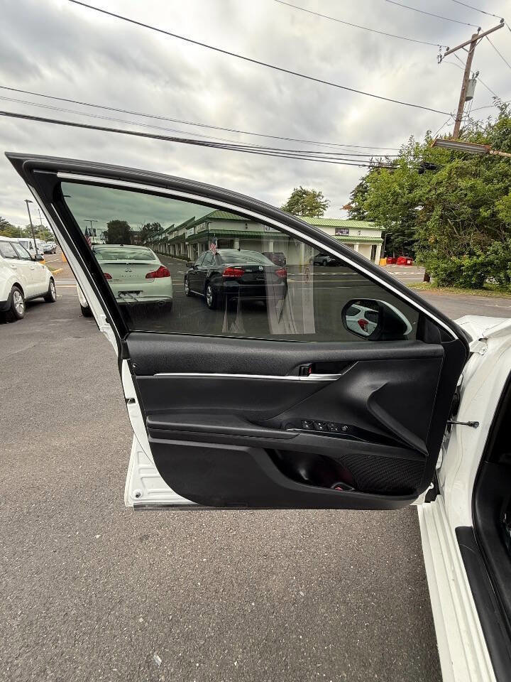 Used 2018 Toyota Camry L image 13