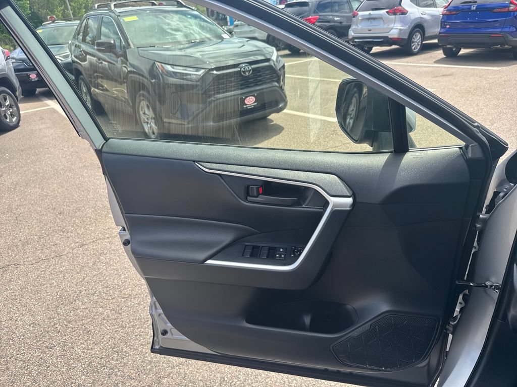 Used 2019 Toyota RAV4 LE w/ All Weather Liner Package AWD/4WD image 31