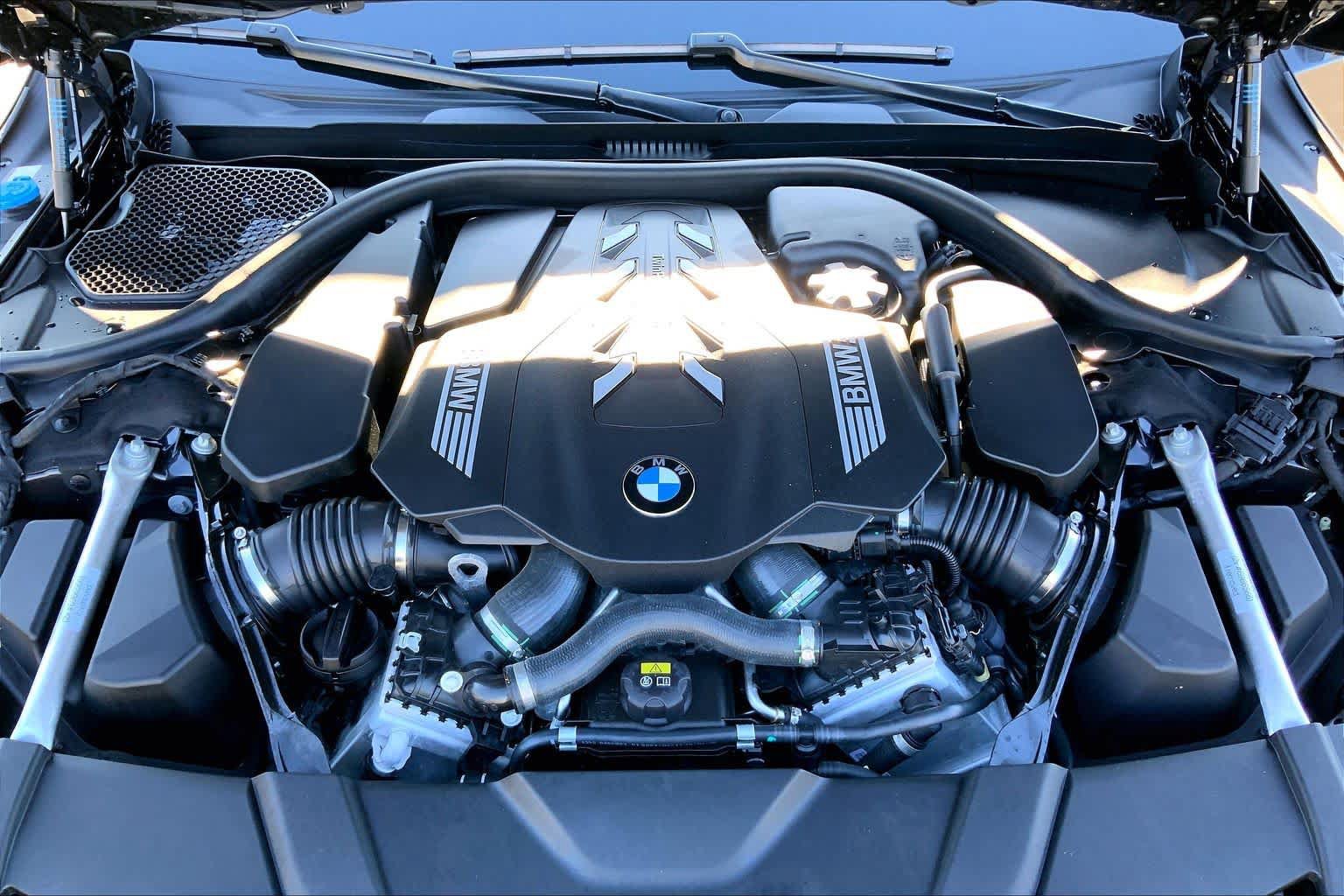 Used 2022 BMW 750i xDrive AWD/4WD image 33