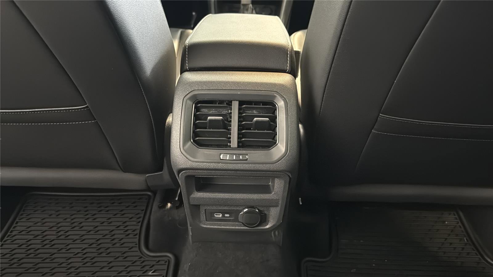 Used 2022 Volkswagen Tiguan SE FWD image 26