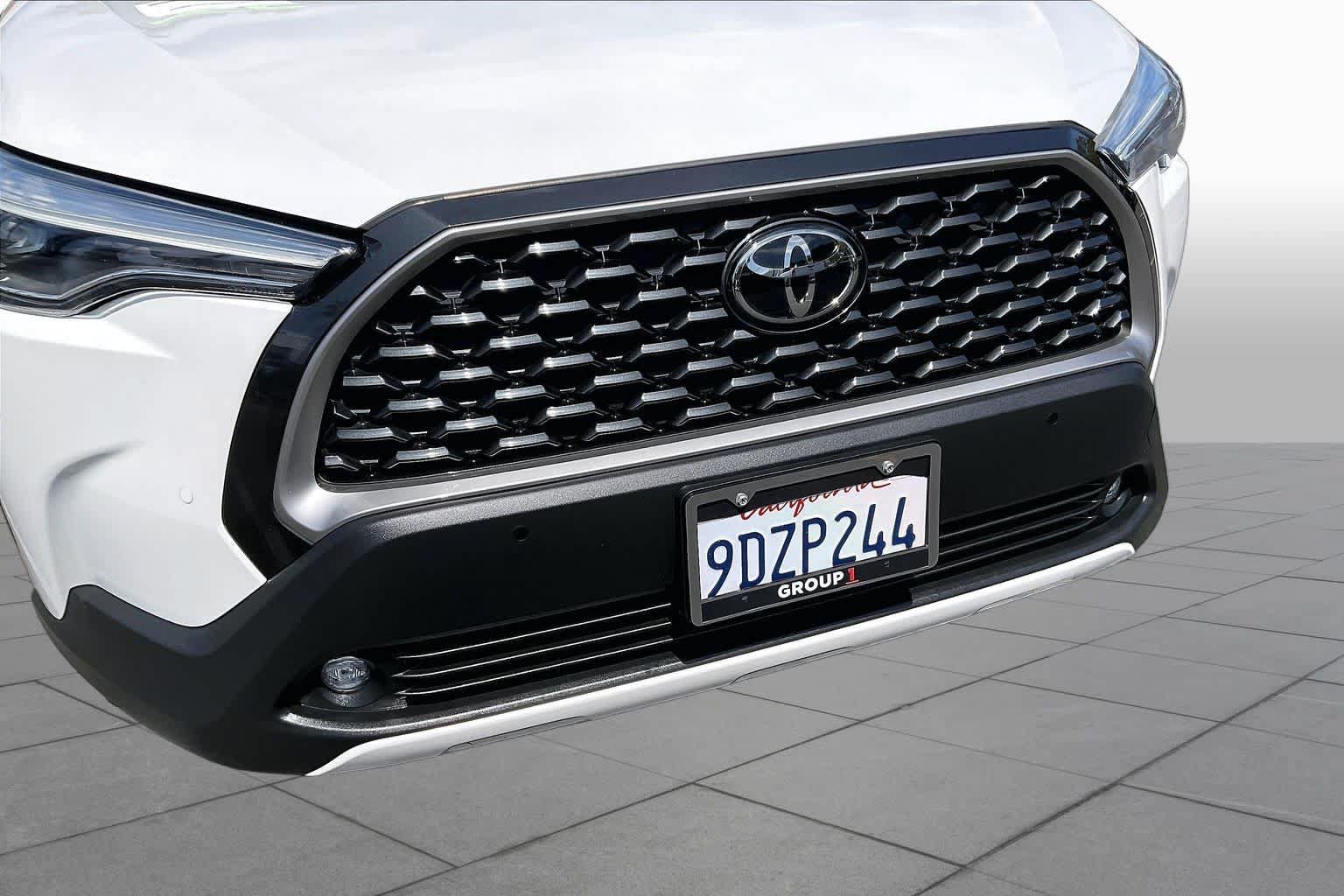 Used 2022 Toyota Corolla Cross XLE w/ Convenience Package AWD/4WD image 29