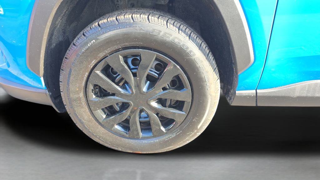 Used 2020 Toyota RAV4 LE image 18