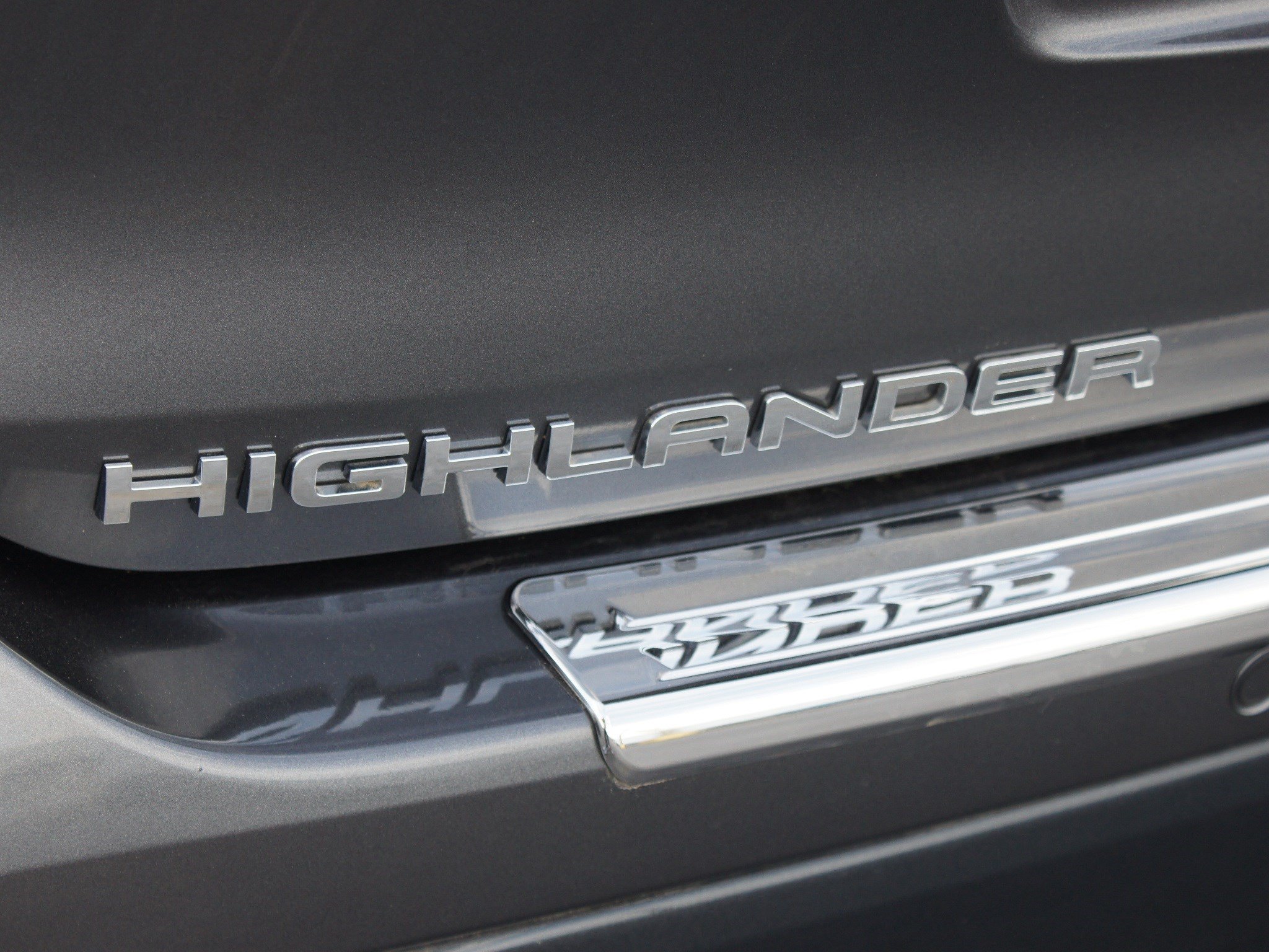 Used 2025 Toyota Highlander Limited AWD/4WD image 19