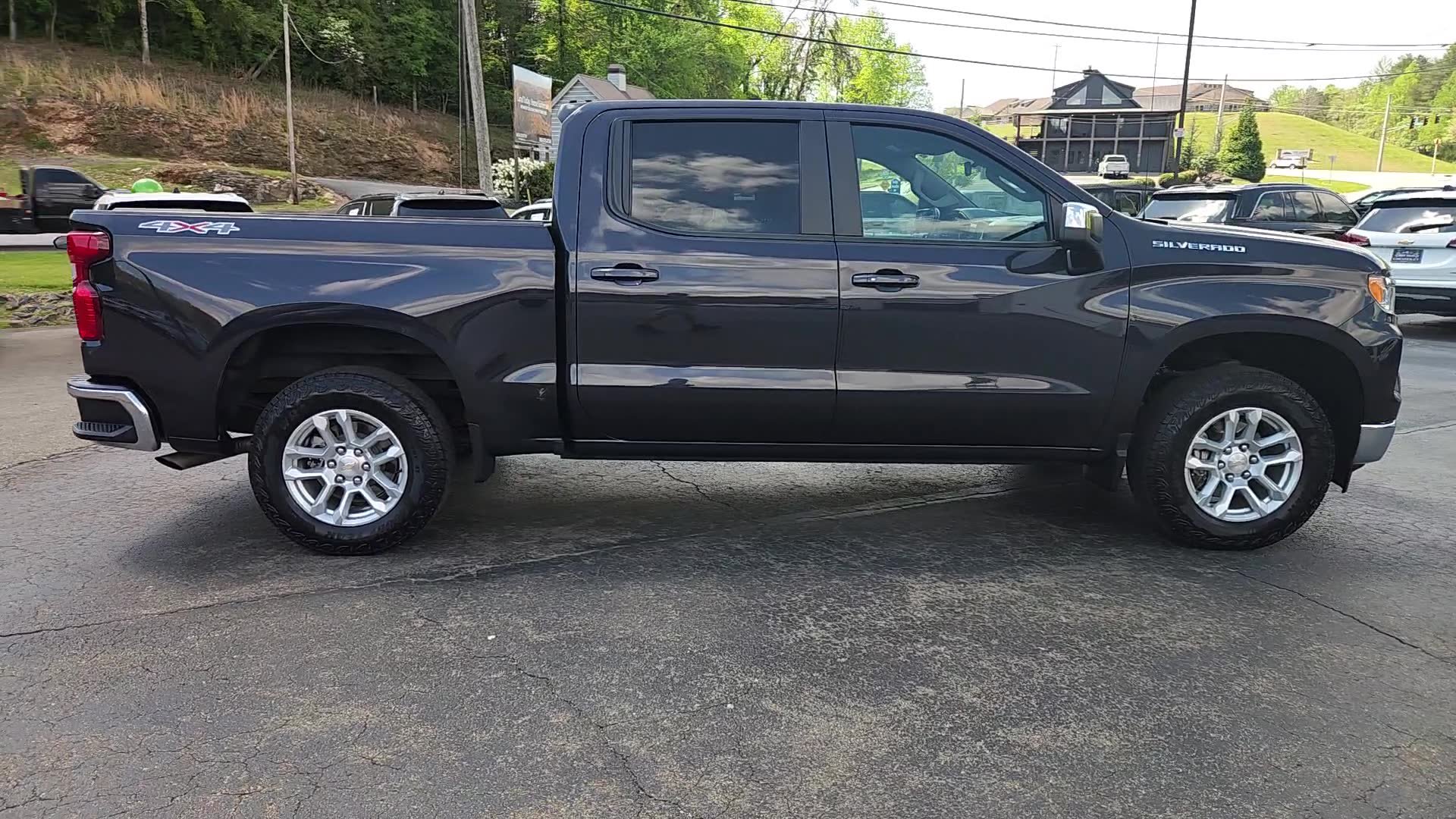 Used 2022 Chevrolet Silverado 1500 LT AWD/4WD image 18
