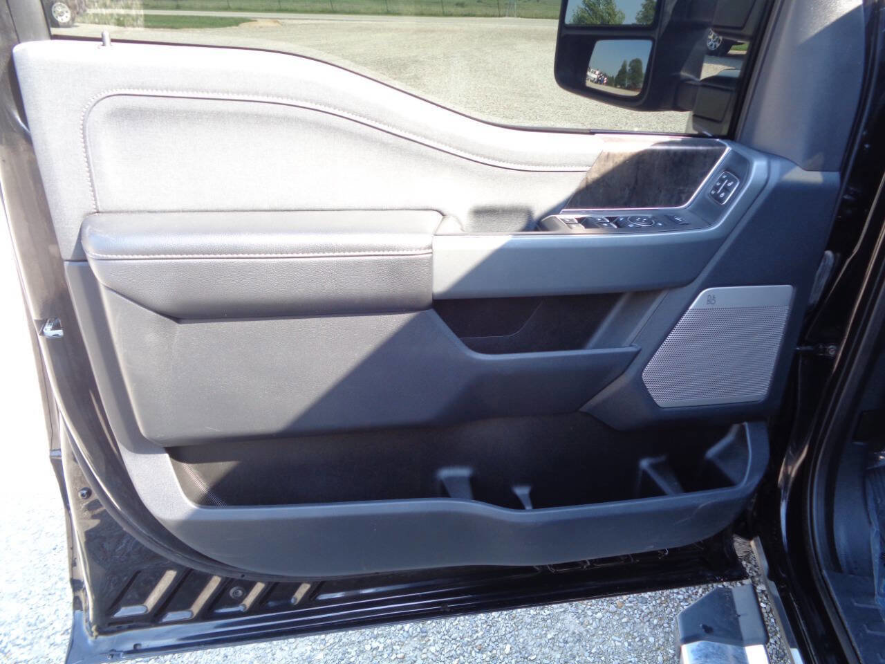 Used 2024 Ford F250 Lariat w/ Chrome Package image 18