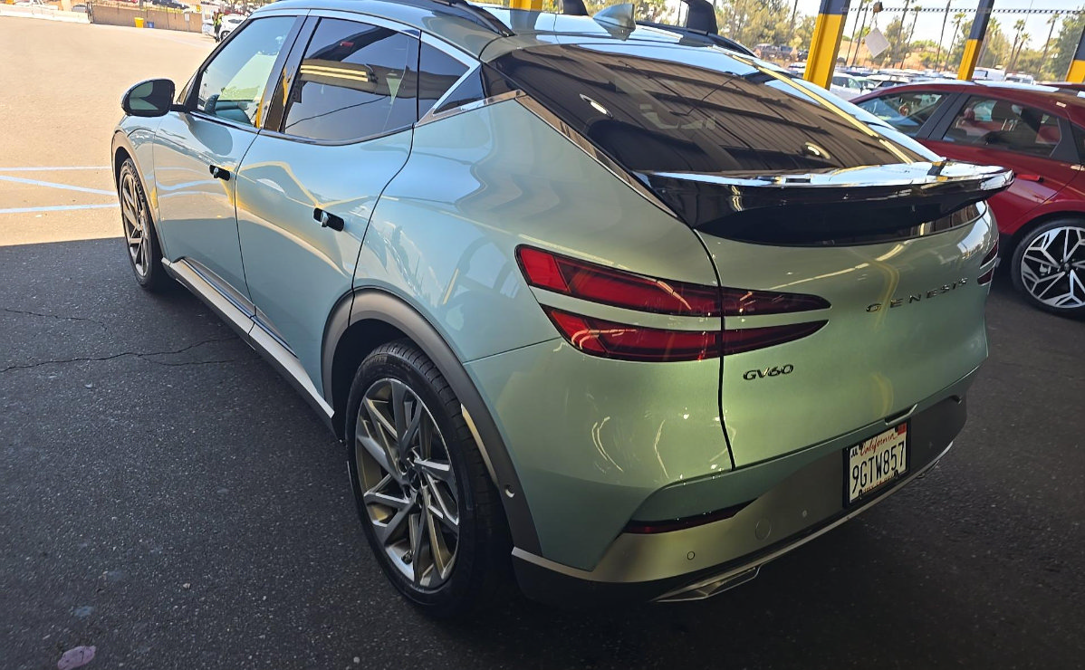 Used 2023 Genesis GV60 Advanced AWD/4WD image 4