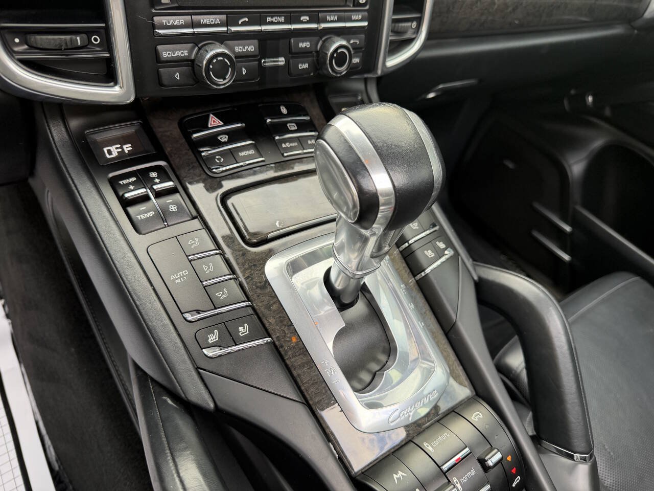 Used 2013 Porsche Cayenne Turbo AWD/4WD image 23