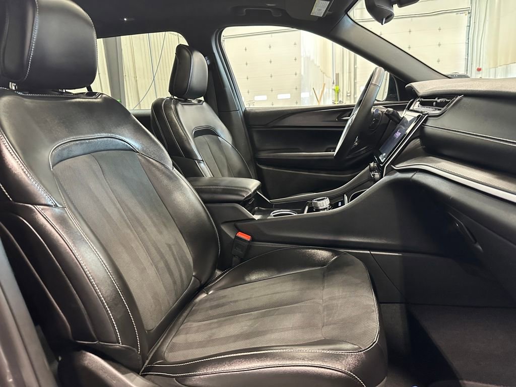 Used 2024 Jeep Grand Cherokee L Altitude image 33