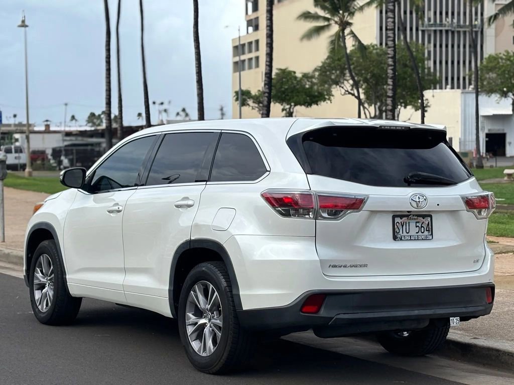 Used 2016 Toyota Highlander LE image 3