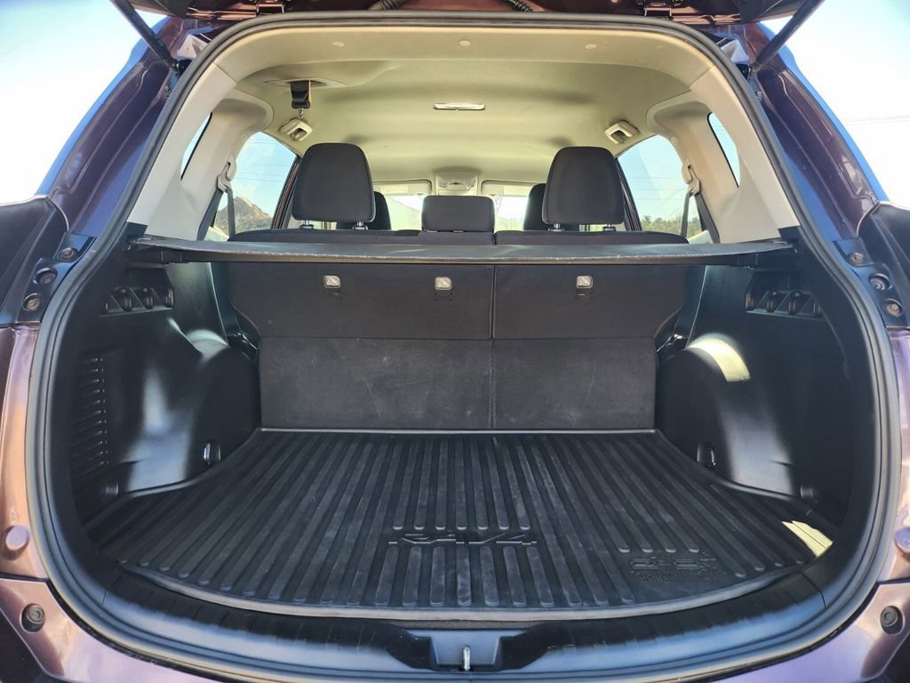 Used 2018 Toyota RAV4 LE image 13