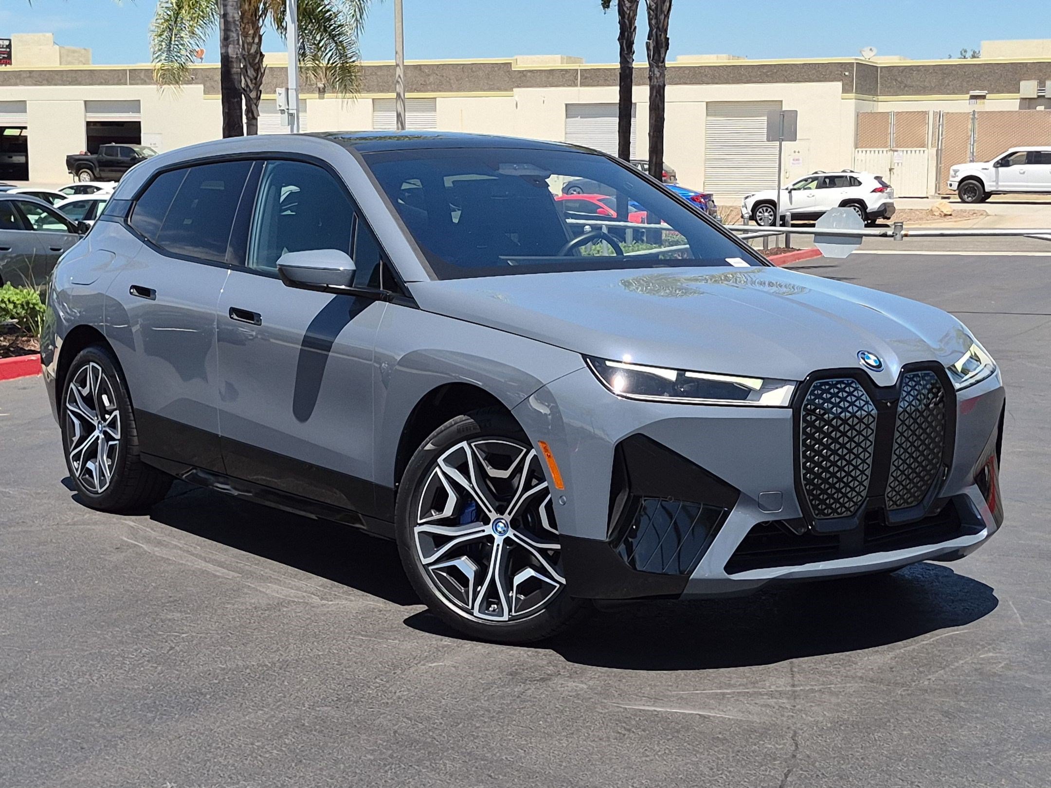 Used 2024 BMW iX xDrive50 w/ Sport Package AWD/4WD image 2