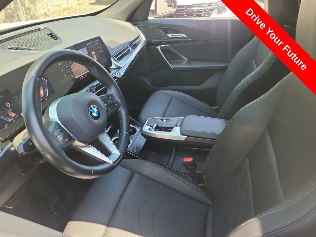 Used 2023 BMW X1 xDrive28i AWD/4WD image 3