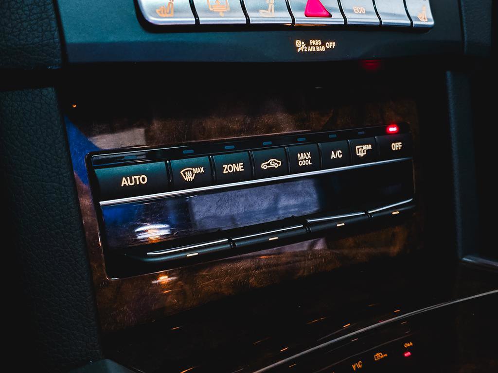 Used 2014 Mercedes-Benz E 350 4MATIC Sedan image 28